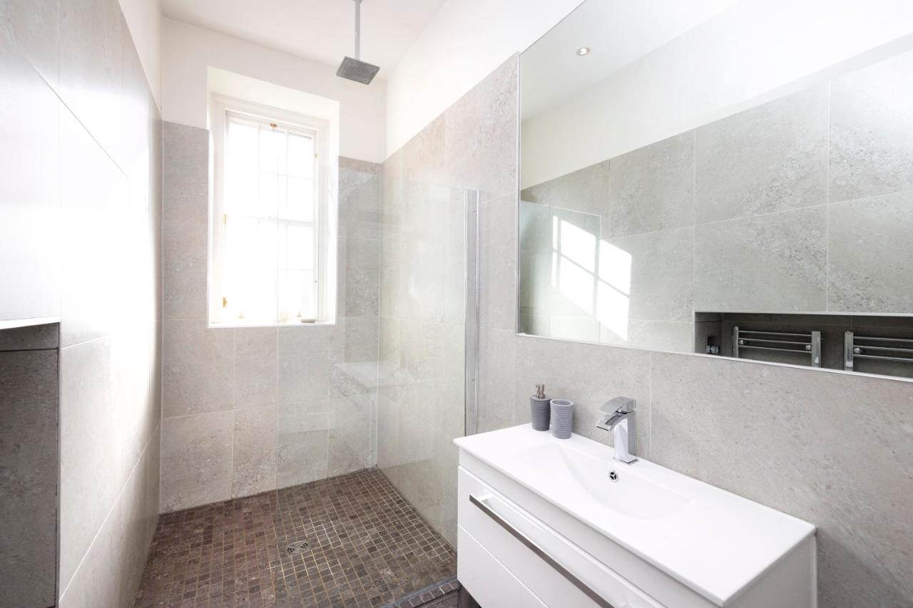 Apartamento Joivy Contemporary Flat In The New Town Edimburgo Exterior foto